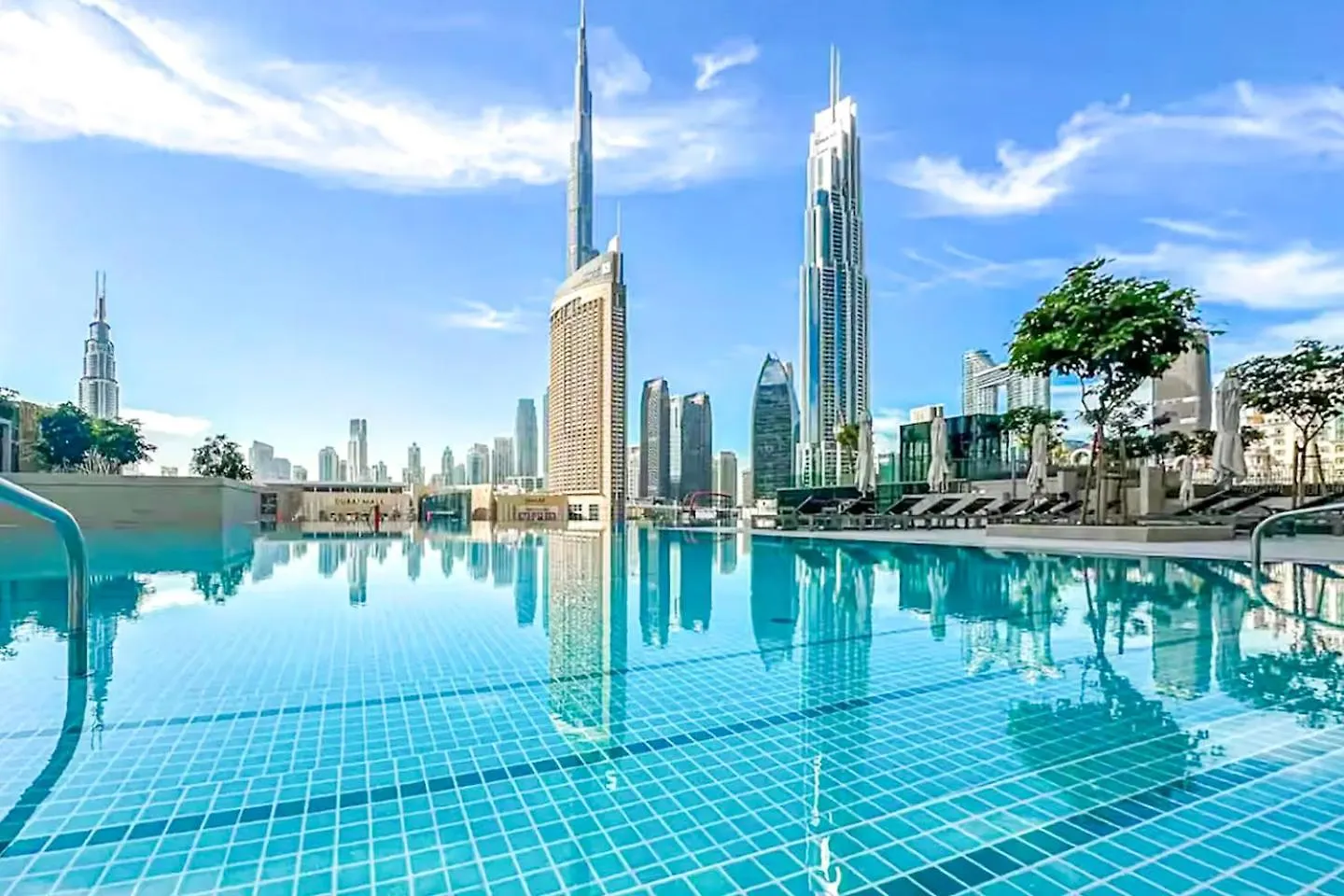 Elite 4Br Luxury Apartment, Burj Khalifa View, Opposite Dubai Mall, Infinity Pool, Mini Golf, Ps5 0*,  United Arab Emirates