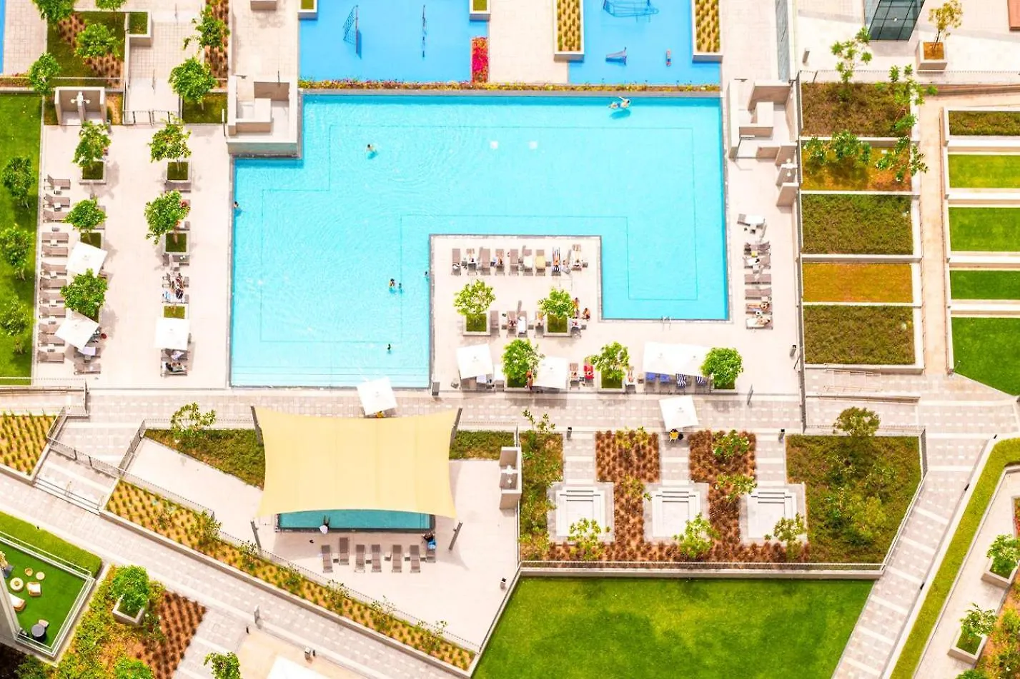 Elite 4Br Luxury Apartment, Burj Khalifa View, Opposite Dubai Mall, Infinity Pool, Mini Golf, Ps5 Apartment