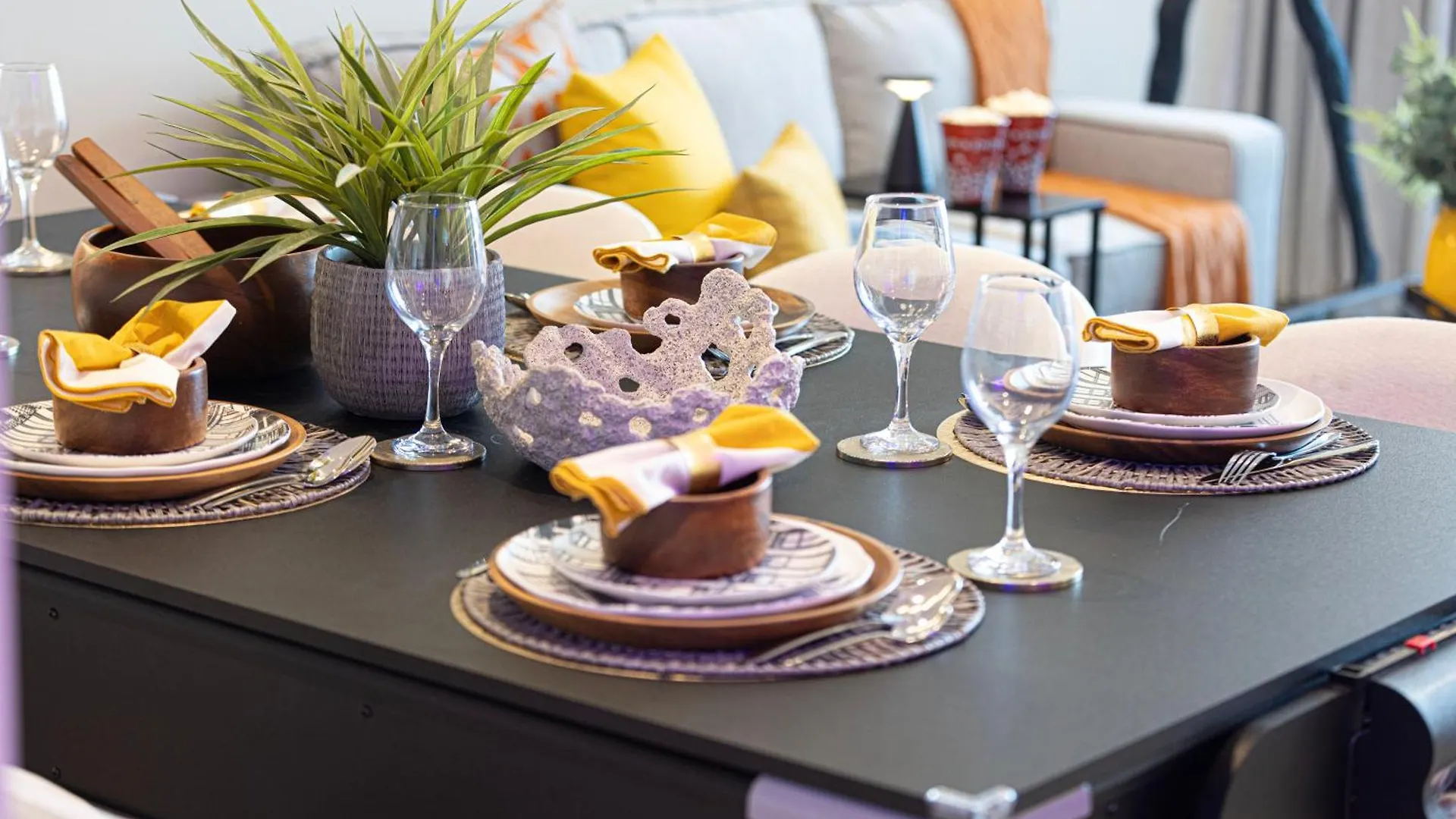 Elite 4Br Luxury Apartment, Burj Khalifa View, Opposite Dubai Mall, Infinity Pool, Mini Golf, Ps5