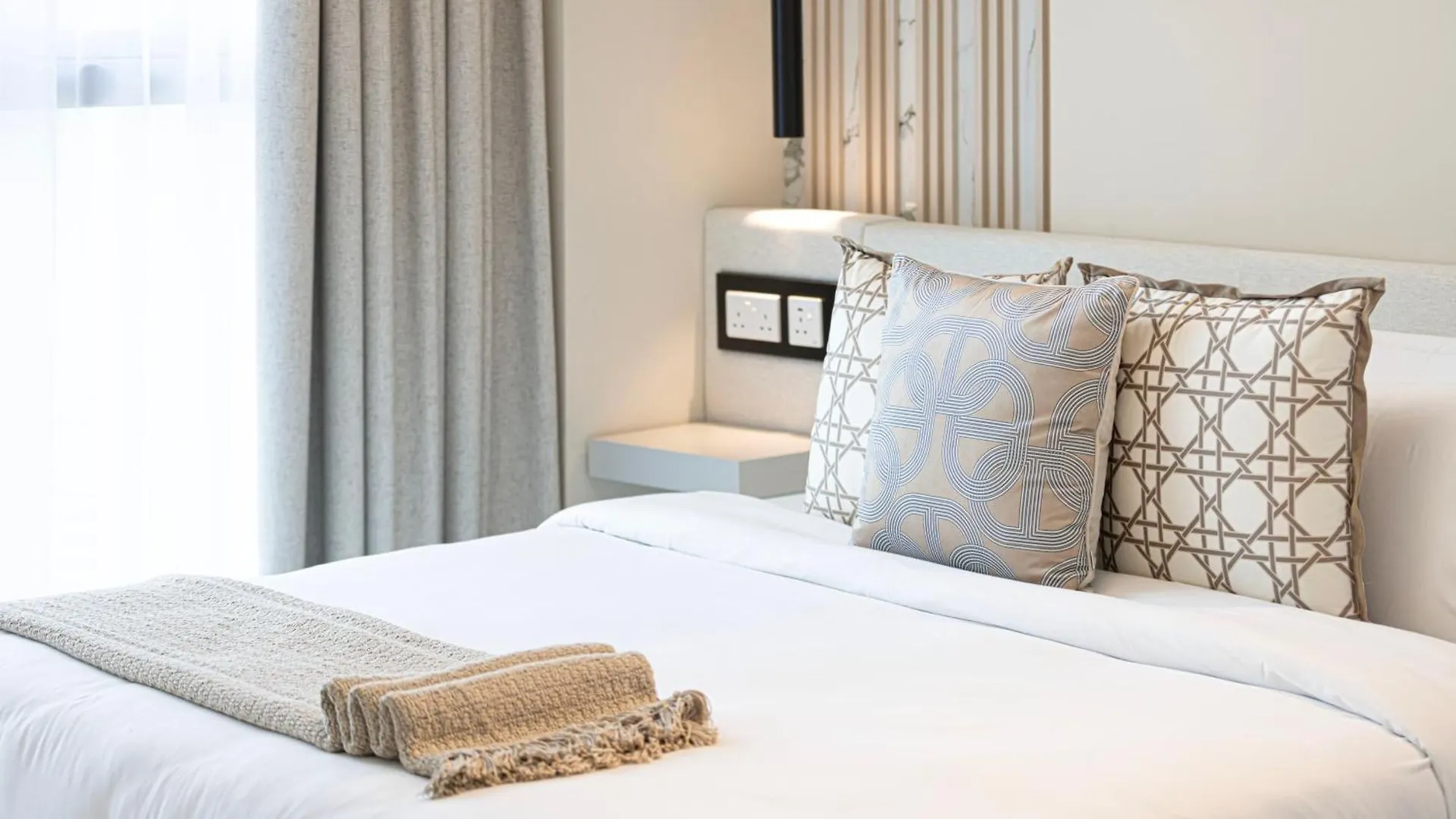Apartment Elite 4Br Luxury Apartment, Burj Khalifa View, Opposite Dubai Mall, Infinity Pool, Mini Golf, Ps5