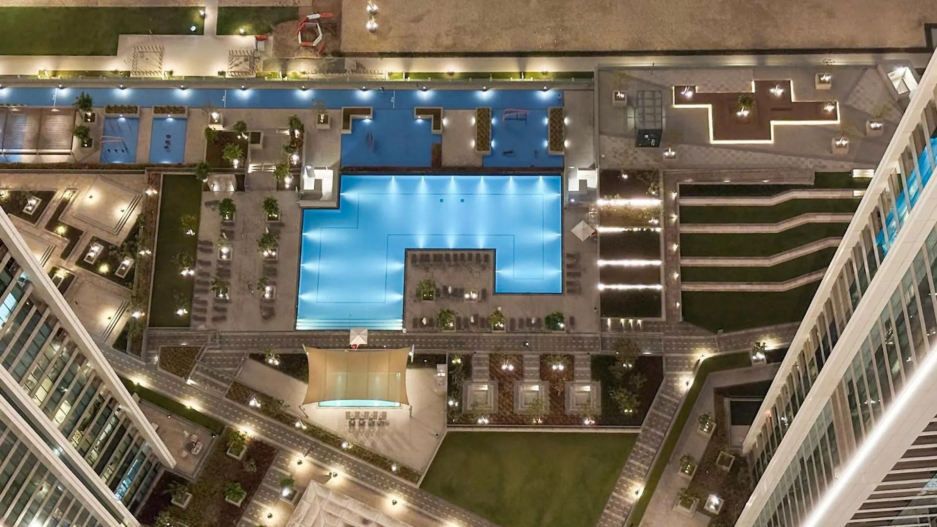 Elite 4Br Luxury Apartment, Burj Khalifa View, Opposite Dubai Mall, Infinity Pool, Mini Golf, Ps5 United Arab Emirates