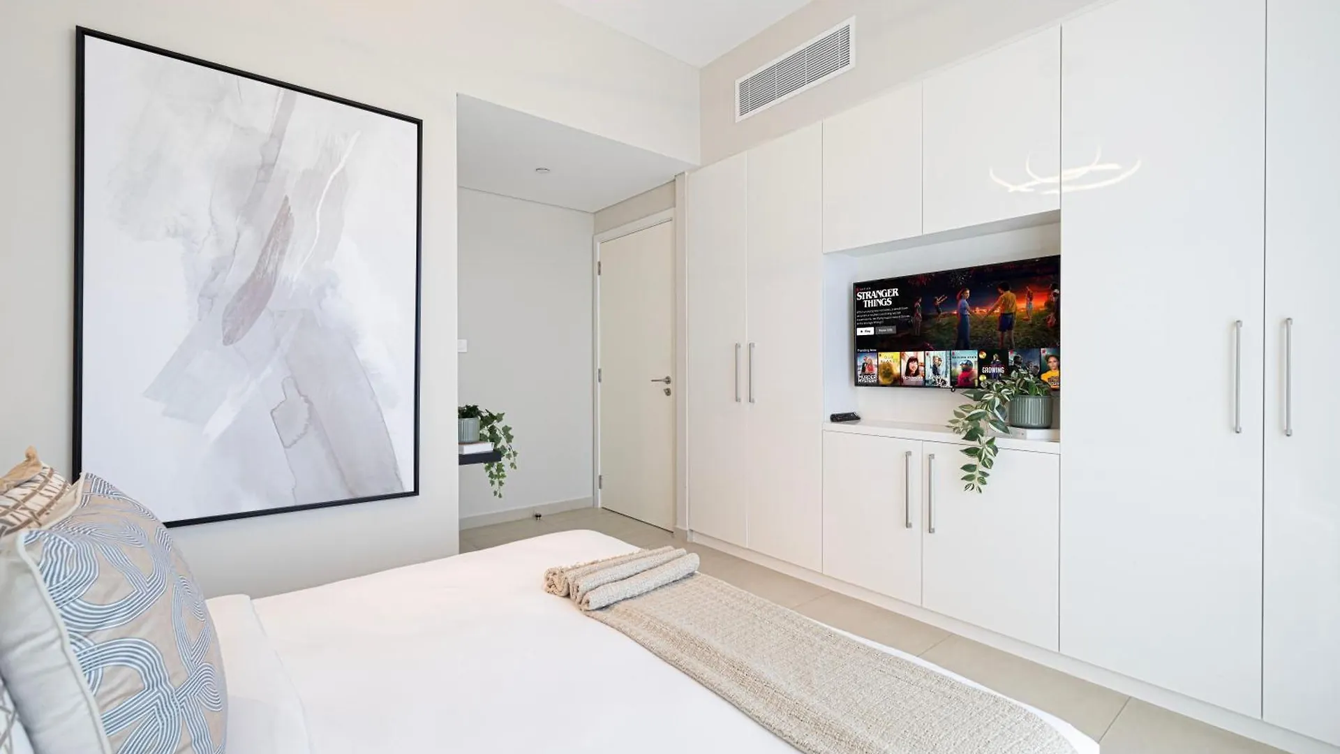 Apartment Elite 4Br Luxury Apartment, Burj Khalifa View, Opposite Dubai Mall, Infinity Pool, Mini Golf, Ps5