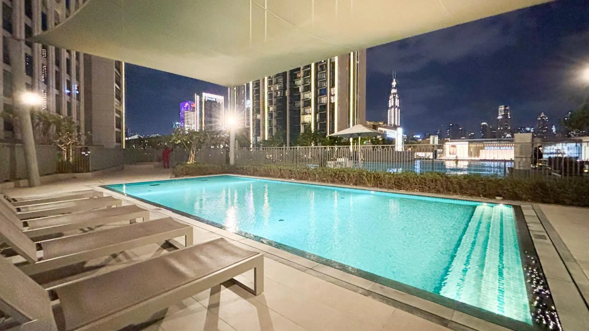 Elite 4Br Luxury Apartment, Burj Khalifa View, Opposite Dubai Mall, Infinity Pool, Mini Golf, Ps5 0*,  United Arab Emirates