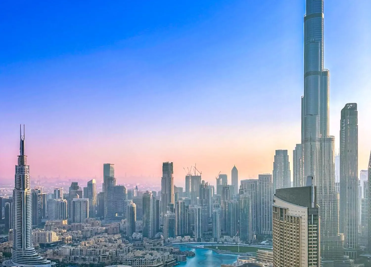 Elite 4Br Luxury Apartment, Burj Khalifa View, Opposite Dubai Mall, Infinity Pool, Mini Golf, Ps5 Apartment