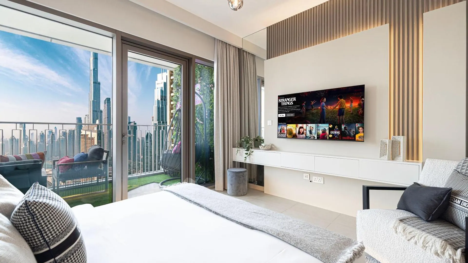 Apartment Elite 4Br Luxury Apartment, Burj Khalifa View, Opposite Dubai Mall, Infinity Pool, Mini Golf, Ps5