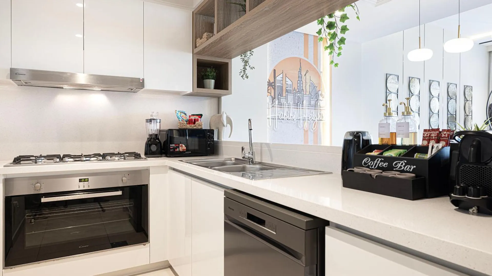 Elite 4Br Luxury Apartment, Burj Khalifa View, Opposite Dubai Mall, Infinity Pool, Mini Golf, Ps5 0*,  United Arab Emirates