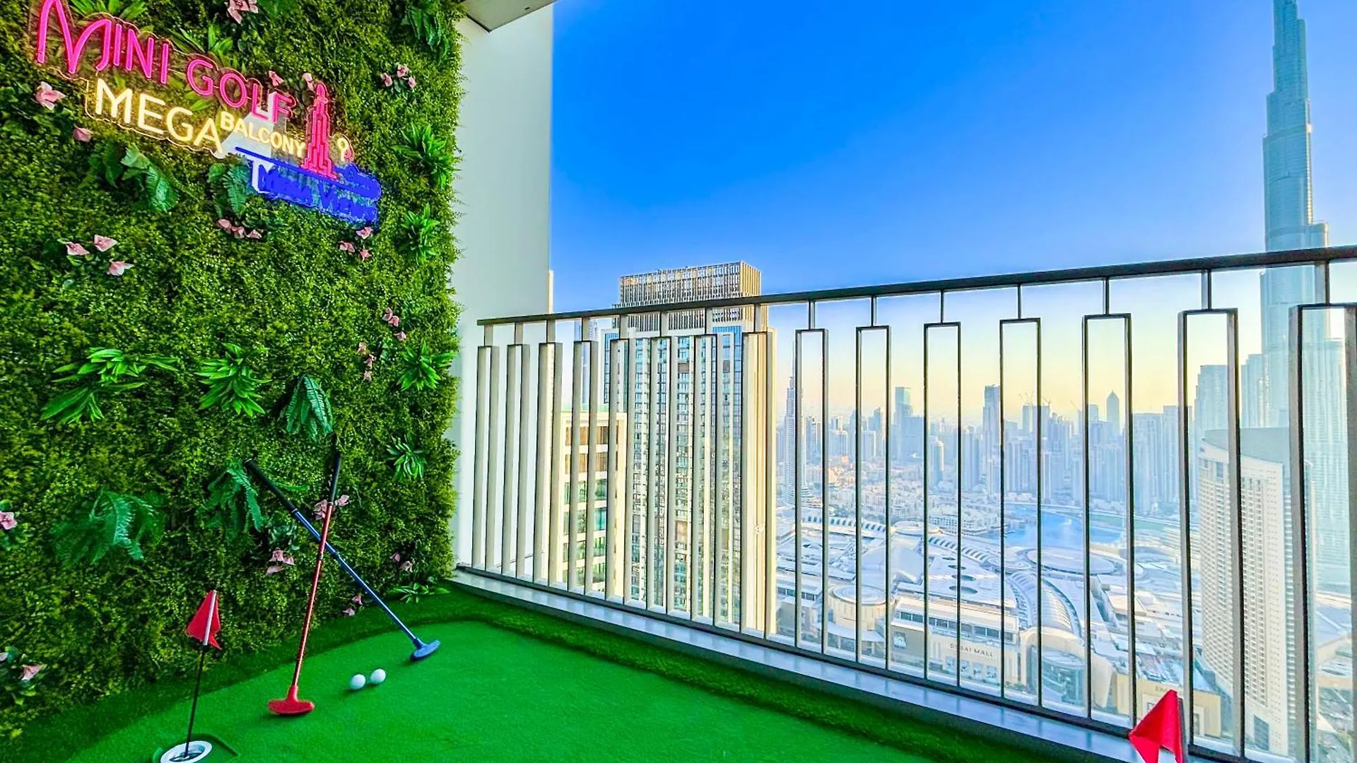 Elite 4Br Luxury Apartment, Burj Khalifa View, Opposite Dubai Mall, Infinity Pool, Mini Golf, Ps5 0*,