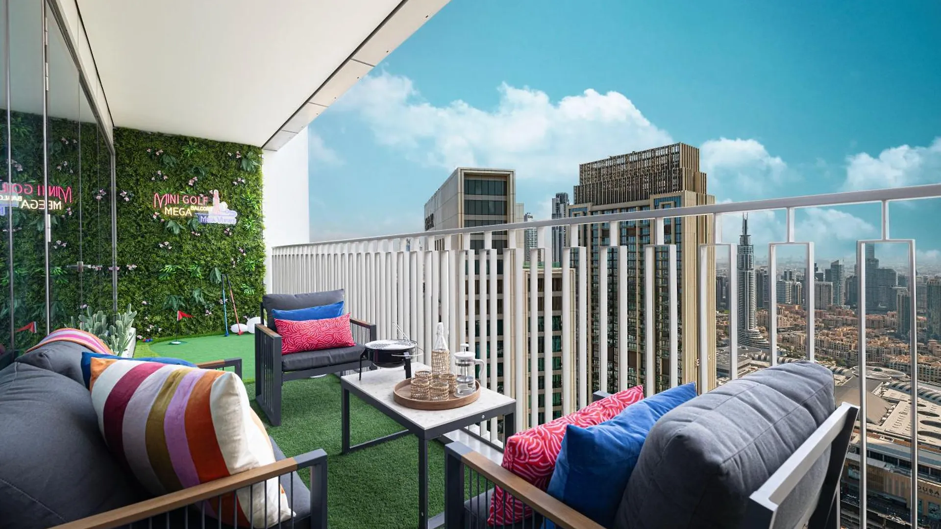 Elite 4Br Luxury Apartment, Burj Khalifa View, Opposite Dubai Mall, Infinity Pool, Mini Golf, Ps5