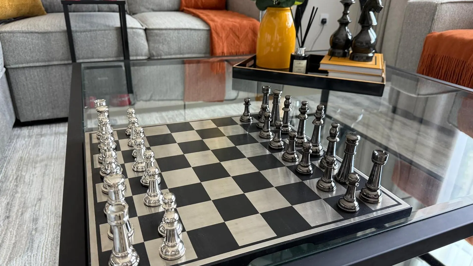 Elite 4Br Luxury Apartment, Burj Khalifa View, Opposite Dubai Mall, Infinity Pool, Mini Golf, Ps5